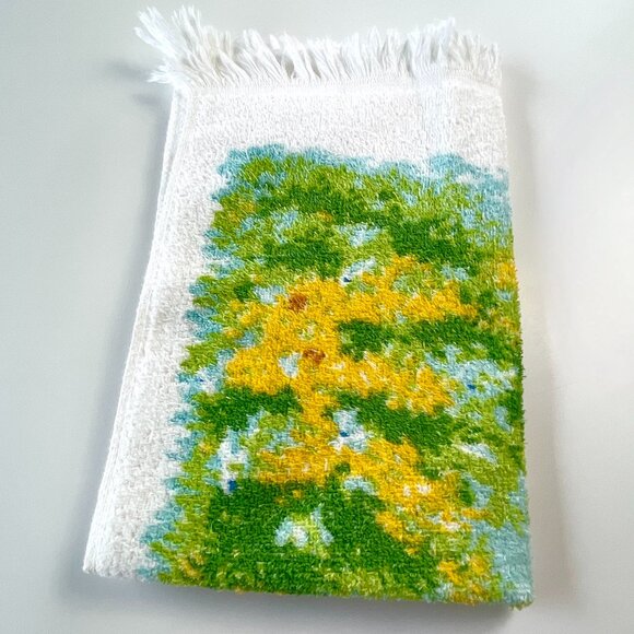 Vintage 1980s face towel, scenic forest print, fringed - Picture 7 of 9